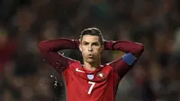 1. Cristiano Ronaldo (Portugal) - Bintang Real Madrid ini menjadi pemain yang paling ditunggu penampilannya pada Piala Konfederasi tahun ini. Dirinya sudah tampil 140 kali untuk Portugal dengan torehan 73 gol. (AFP/Patricia De Melo Moreira)