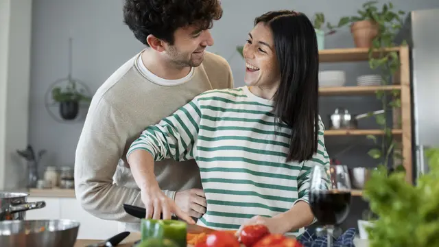 Tips Menjalin Hubungan dengan Perbedaan Umur yang Jauh agar Tetap Kompak - 5