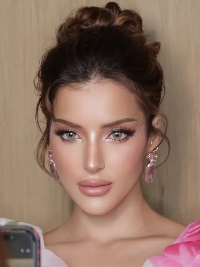 Soft Glam Ala Marie Antoinette, Pesona Tasya Farasya Saat Bertemu Huda Kattan di Dubai