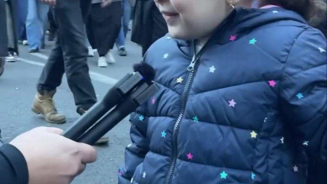 Anak-Anak di Inggris Beri Pesan Dukungan untuk Anak-Anak Palestina dalam Unjuk Rasa di London