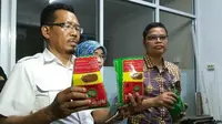 BPOM menggerebek pabrik makanan (Liputan6.com/ Pramita Tristiawati)