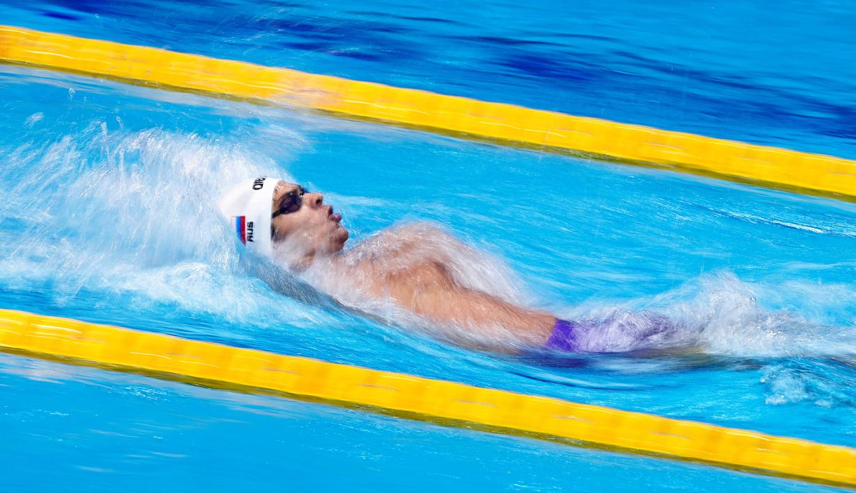 Perenang Rusia, Evgeny Rylov, saat beraksi di nomor gaya punggung pada ajang Kejuaraan Akuatik Eropa di Duna Arena, Budapest, Hungaria, (21/5/2021). (AFP/Tobias Schwarz)