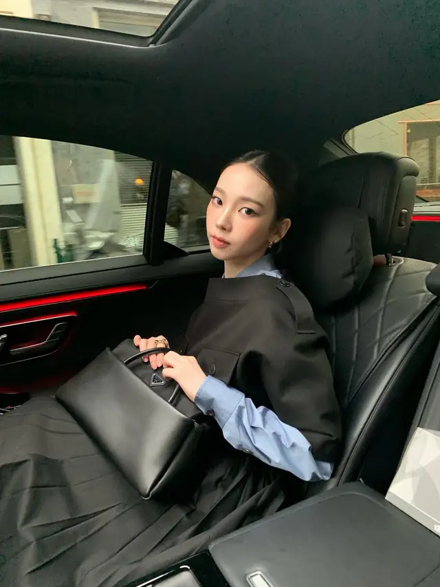 Karina aespa Buktikan Pesona Prada Girl di Milan, Look Minimalis yang Mahal