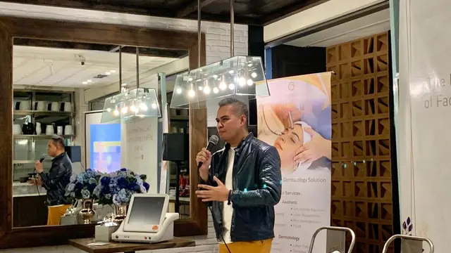 Dr Stanley Setiawan SP KK salah satu tim dokter di C Derma
