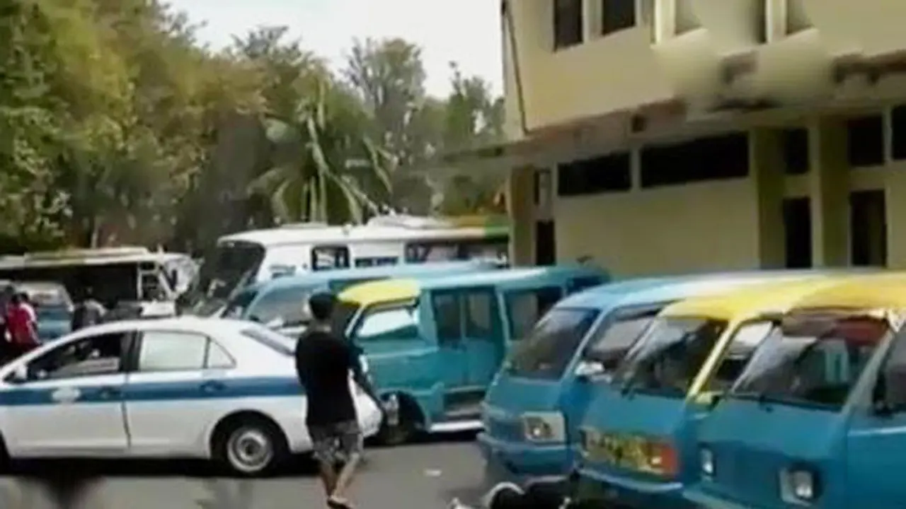 Protes Transportasi Online Manado.