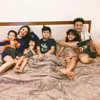 Giring Ganesha dan Keluarga (Sumber: Instagram/giring/)