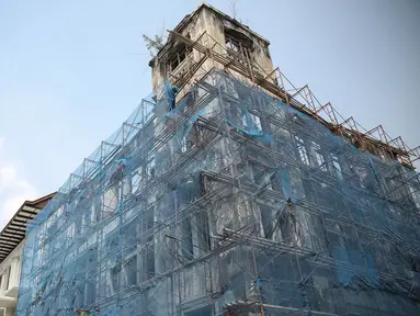  Suasana gedung sedang direvitalisasi dikawasan Kota Tua, Jakarta, Rabu (20/4). Pemilihan daerah kota tua di atas 50 nominasi Icons Situs Warisan Dunia oleh UNESCO membuat Kota Tua akan direvitalisasi.(Liputan6.com/Faizal Fanani)