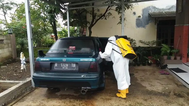 Satgas Covid-19 Purbalingga intensif menangani wabah Covid-19 di Desa Karanggabas usai munculnya klaster pengajian. (Foto: Liputan6.com/Rudal Afgani Dirgantara)