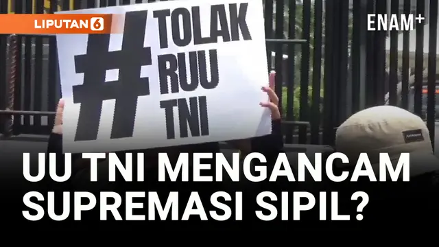 Mahasiswa Gelar Long March Demo di Depan Gedung DPR RI