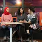 mengahadiri dalam acara Dear Netijen yang mengangkat tema "Parlemen Jalanan".