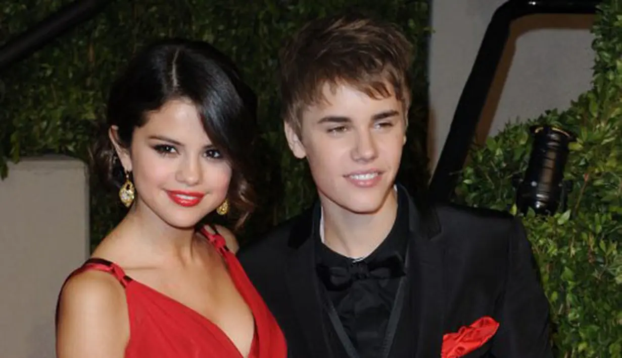 Selena Gomez dan Justin Bieber belakangan ini disiarkan memiliki hubungan yang semakin serius. Namun bukan bearti keduanya kembali berpacaran, mereka hanya menjalin pertemanan yang baik. (AFP/Rich Schmitt)