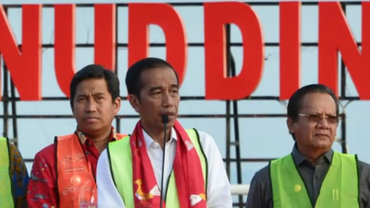 Presiden Jokowi meresmikan satu bandara dan empat terminal penumpang Bandara di Sulawesi. (Foto: Kemenhub)