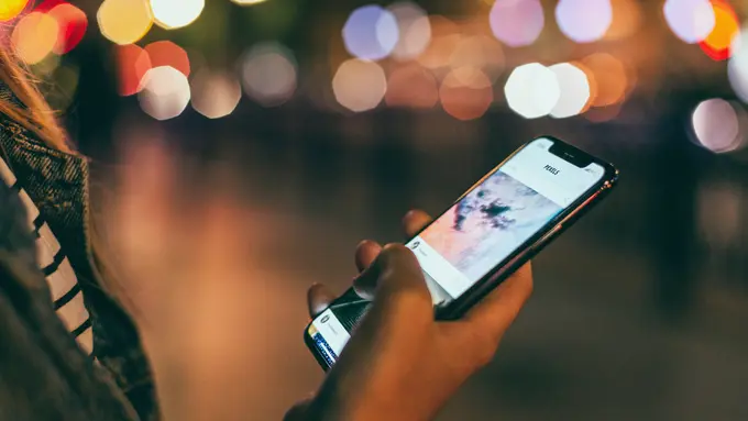 [FImela] ilustrasi smartphone