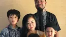 Rumah tangga yang dibina Peppy dan Julia Hermawan selama 11 tahun ini selalu harmonis dan jauh dari gosip miring nih. (Liputan6.com/IG/@julia_peppy)