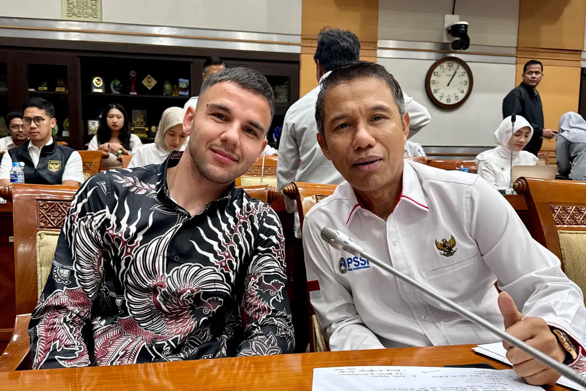 Calvin Verdonk hadir secara langsung di Gedung DPR untuk proses naturalisasi dirinya. (Foto: PSSI)