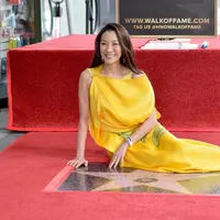 Aktris Malaysia Michelle Yeoh mendapat bintang Hollywood Walk of Fame (Photo by Unique Nicole / GETTY IMAGES NORTH AMERICA / Getty Images via AFP)