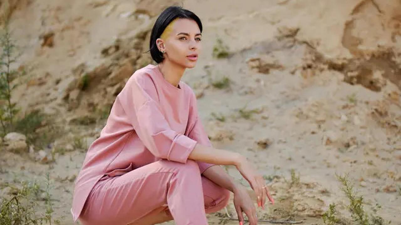 Model Wedges atau Flat Shoes? Ini yang Paling Cocok Buat Lebaran