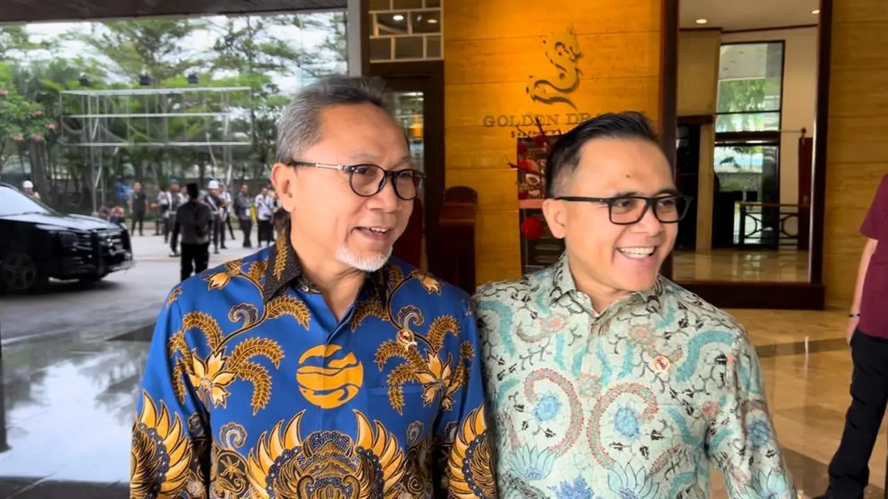 Menteri Perdagangan sekaligus Ketua Umum PAN Zulkifli Hasan dan Menteri Pendayagunaan Aparatur Negara Reformasi Birokrasi Azwar Anas.