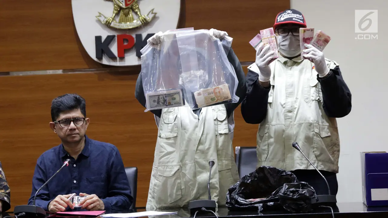 KPK Perlihatkan Barang Bukti OTT Jaksa