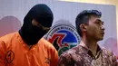 Aktor dalam film Serigala Terakhir, Restu Sinaga ditangkap Jajaran Satuan Tugas Narkoba Polres Metro Jakarta Selatan pada Jumat (3/6/2016) dini hari. (Deki Prayoga/Bintang.com)
