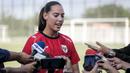 <p>Kiper Timnas Indonesia, Iris Joska de Rouw memberikan keterangan di depan wartawan saat latihan menjelang laga Kualifikasi Piala Asia 2026 yang berlangsung di lapangan latih Jakarta International Stadium (JIS), Jakrata Utara, Jumat (20/06/2025). (Bola.com/Bagaskara Lazuardi)</p>