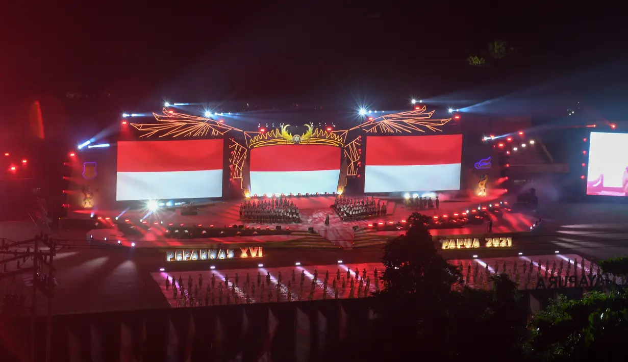 Suasana penutupan Peparnas Papua di Stadion Mandala, Jayapura, Papua, Sabtu (13/11/2021). Upacara penutupan dimulai dengan dinyanyikannya Indonesia Raya. (ANTARA FOTO/Raisan Al Farisi/nym)