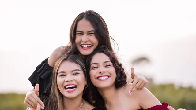 5 Zodiak yang Memiliki Sedikit Teman Tapi Bakal Langgeng Selamanya, Bestie Goals