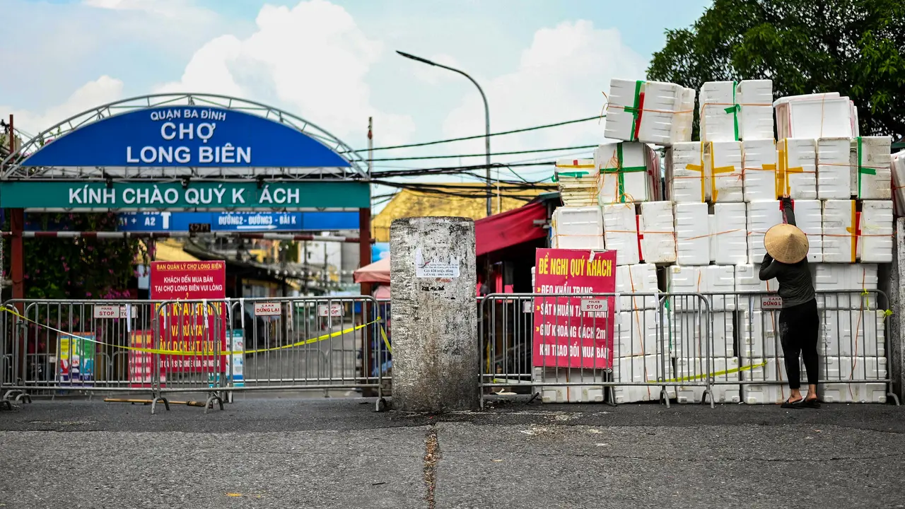 Barikade Lockdown di Hanoi