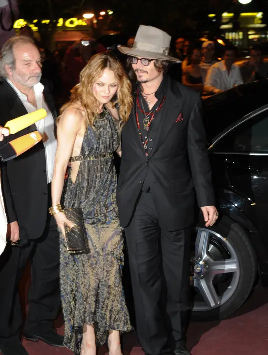 Melansir Hollywoodlife.com, seorang sumber mengatakan Johnny dan Vanessa terlihat sedang berada di sebuah restoran di bilangan Los Angeles pada awal November lalu. Mereka juga terlihat sedang bermesraan. (AFP/Bintang.com)