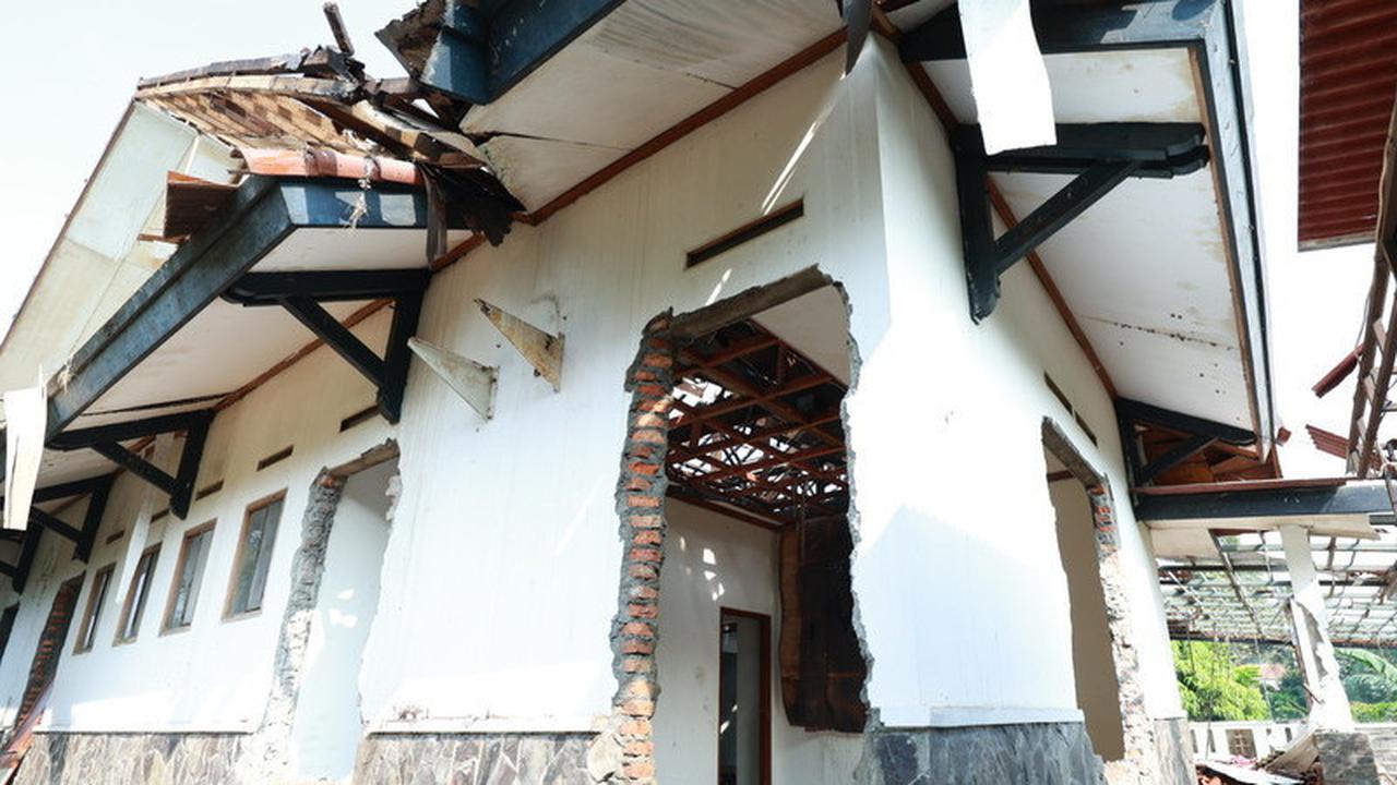 Terungkap Penyebab Rumah Atalarik Syach Dibongkar Paksa Meski Tanpa Surat Eksekusi