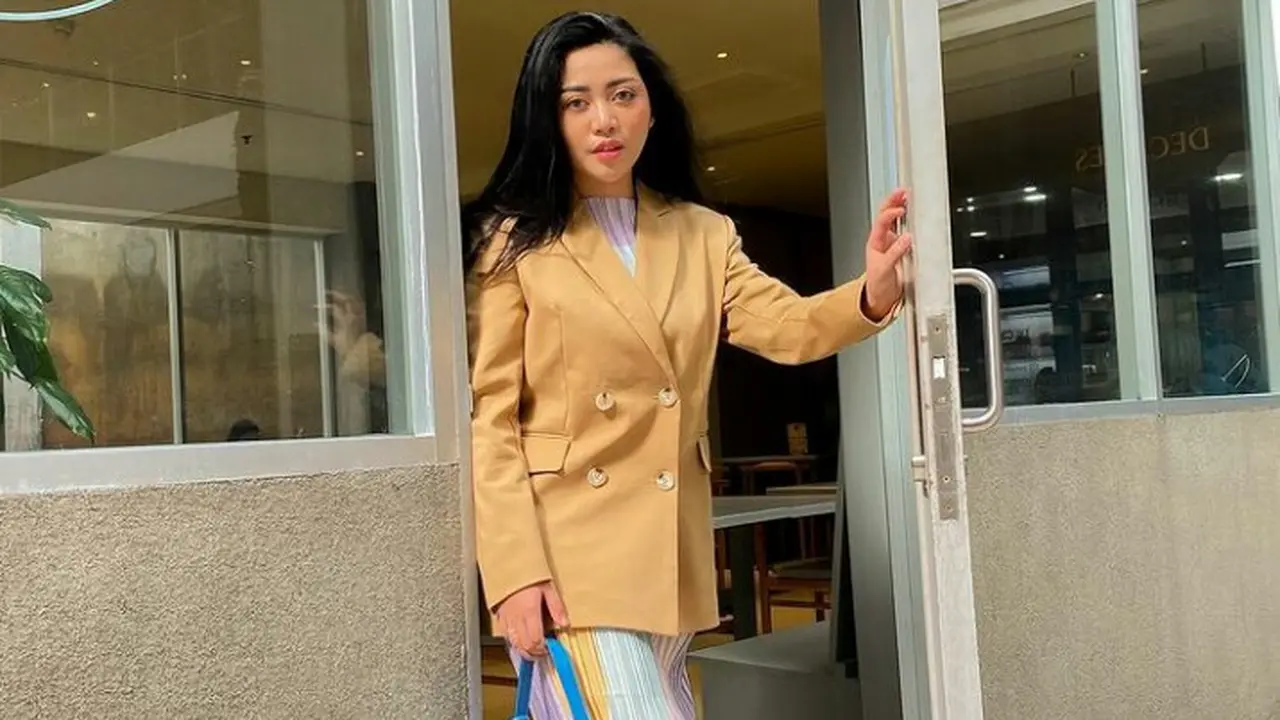 Selebgram Rachel Vennya diduga melarikan diri dari Wisma Atlet Pademangan usai berlibur di Amerika Serikat.