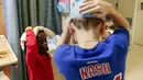  Dunia Sibomana saat bermain dengan teman - temannya di Rumah Sakit anak Stony Brook, New York, 29 Januari 2016. Akibat dari peristiwa itu, Dunia mengalami luka parah dibagian wajahnya. (REUTERS /Shannon Stapleton)