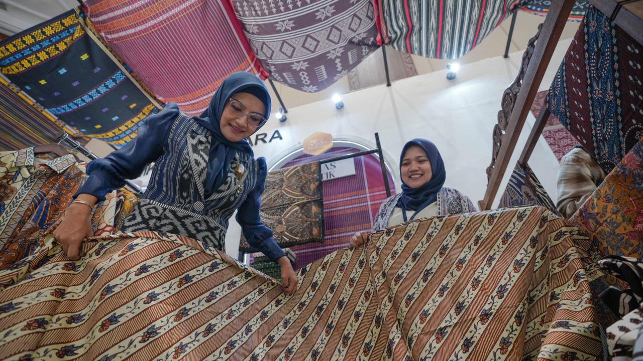 Tinjau Booth IFW 2026, Komisaris Pertamina Patra Niaga Dorong UMKM Go Internasional