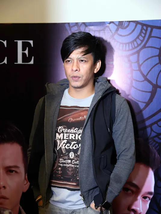 "Ini merupakan tangga pertama, ini bukan final dari karir. Masih awal banget, jangan berharap terlalu banyak. Jadikan ini sebagai pintu, ini bukan segalanya," kata Ariel di konferensi pers Grand Final Vidio.com Music Battle.(Foto: Nurwahyunan/Bintang.com)