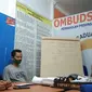 Alsih Marcelina, jurnalis perempuan yang menjadi korban kekerasan polisi di Palu saat meliput demo Omnibus law, bersama organisasi jurnalis mengadukan lambatnya penanganan kasus tersebut ke Ombudsman Sulteng, Selasa (10/11/2020).