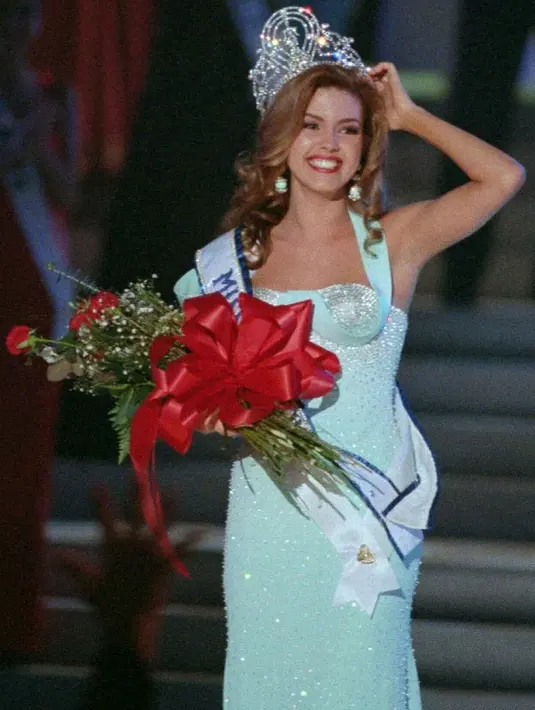 Terlepas dari kontroversi yang menggeret namanya, Alicia Machado pernah menjadi pusat standar kecantikan dunia dengan menjadi Miss Universe 1996