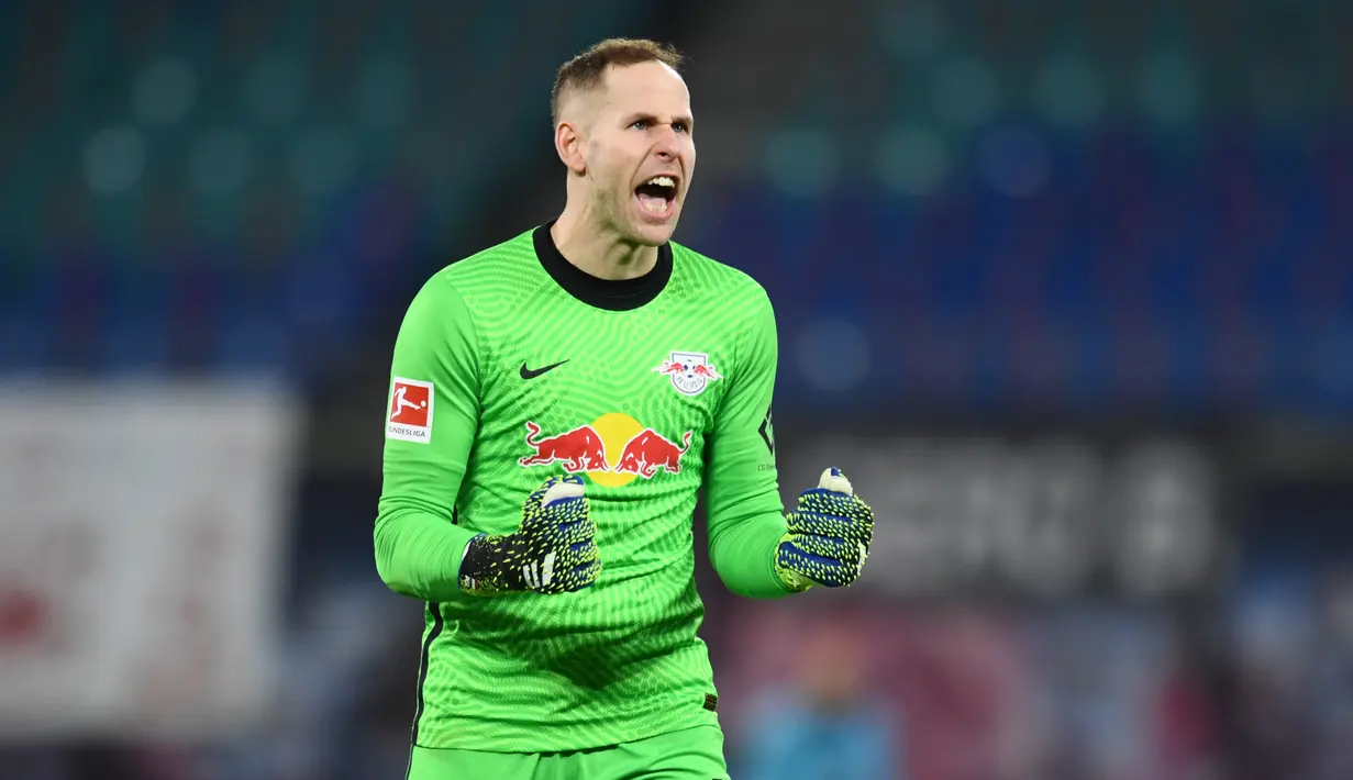 Kiper RB Leipzing, Peter Gulacsi, merayakan kemenangan timnya atas Union Berlin pada laga lanjutan Liga Jerman di Red Bull Arena Stadium, Kamis (21/1/2020) dini hari WIB. RB Leipzig menang tipis 1-0 atas Union Berlin. (AFP/Annegret Hilse/pool)
