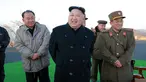Pemimpin Korea Utara, Kim Jong Un saat meninjau peluncuran roket balistik dari unit artileri Hwasong Angkatan Strategis KPA, Pyongyang, Selasa (7/3). (AFP PHOTO/KCNA)