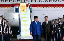 VIDEO: Adab Prabowo Lepas Sarung Tangan Saat Salami Pensiunan Jenderal Korea Selatan