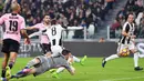 Proses gol Juventus yang dicetak Claudio Marchisio ke gawang Palermo. Kemenangan ini membuat Juventus kokoh memimpin klasemen Liga Italia dengan unggul 10 poin dari AS Roma yang ada di posisi kedua. (EPA/Alessandro Di Marco)