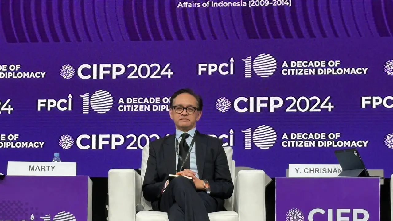Mantan Menteri Luar Negeri RI Marty Natalegawa dalam acara CIFP 2024 yang diselenggarakan FPCI di The Kasablanka, Jakarta, Sabtu (30/11/2024). (Liputan6.com/Benedikta Miranti)