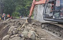 Penyingkiran Batu Besar Jalur Trenggalek-Ponorogo Berhasil, Akses Kembali Normal