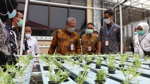 Dirjen Binalattas Kementerian Ketenagakerjaan, Budi Hartawan, mengunjungi Balai Latihan Kerja (BLK) Banyuwangi, Jawa Timur, Kamis (11/2/2021).