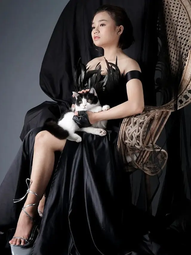 7 Pemotretan Terbaru Aulia DA Bertajuk The Queen of Darkness Ini Curi Perhatian