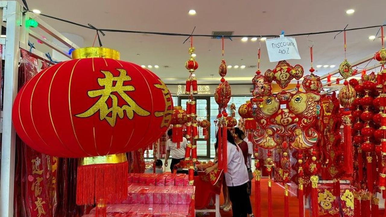 Penjualan Ornamen Imlek Batam Melonjak 50 Persen Jelang Tahun Baru Kongzili 2577
