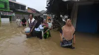Sejumlah warga tak sempat menyelamatkan diri ke luar wilayah tersebut. (merdeka.com/Arie Basuki)