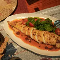 Interior 1945 Restaurant yang megah namun hangat, memberikan kesan elegan bagi setiap tamu yang datang berkunjung. [Dok/Freepik.com/kaylabridge].