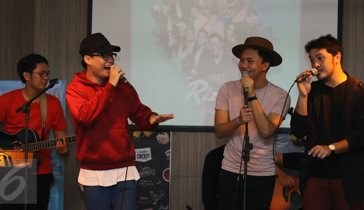 Rizky Febian menggandeng beberapa musisi pendatang baru untuk membuat album kompilasi dengan tajuk "Rizky And Friends", Jakarta, Jumat (6/1). (Liputan6.com/Herman Zakharia)