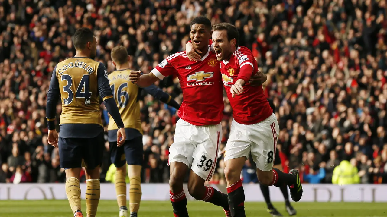 Dua pemain MU, Marcus Rashford dan Juan Mata (Liputan6)