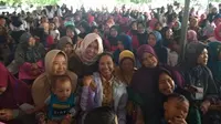 Menteri BUMN Rini M Soemarno mengunjungi para nasabah Mekaar di Bekasi. Liputan6.com/Ilyas Istianur P